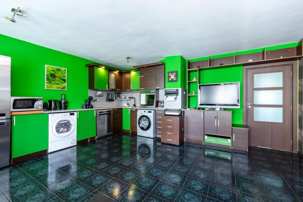 The Green Apartment - Free Parking София Екстериор снимка