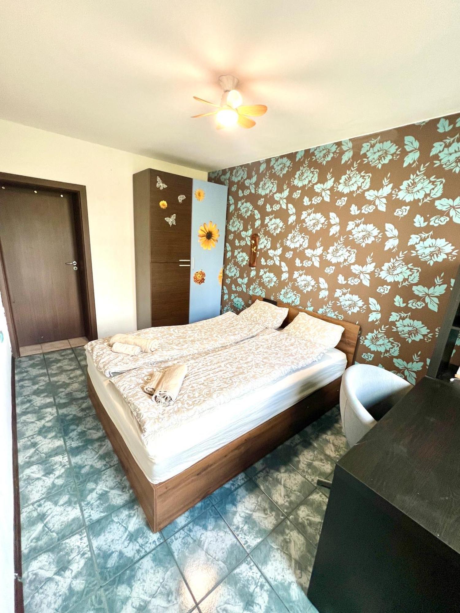 The Green Apartment - Free Parking София Екстериор снимка