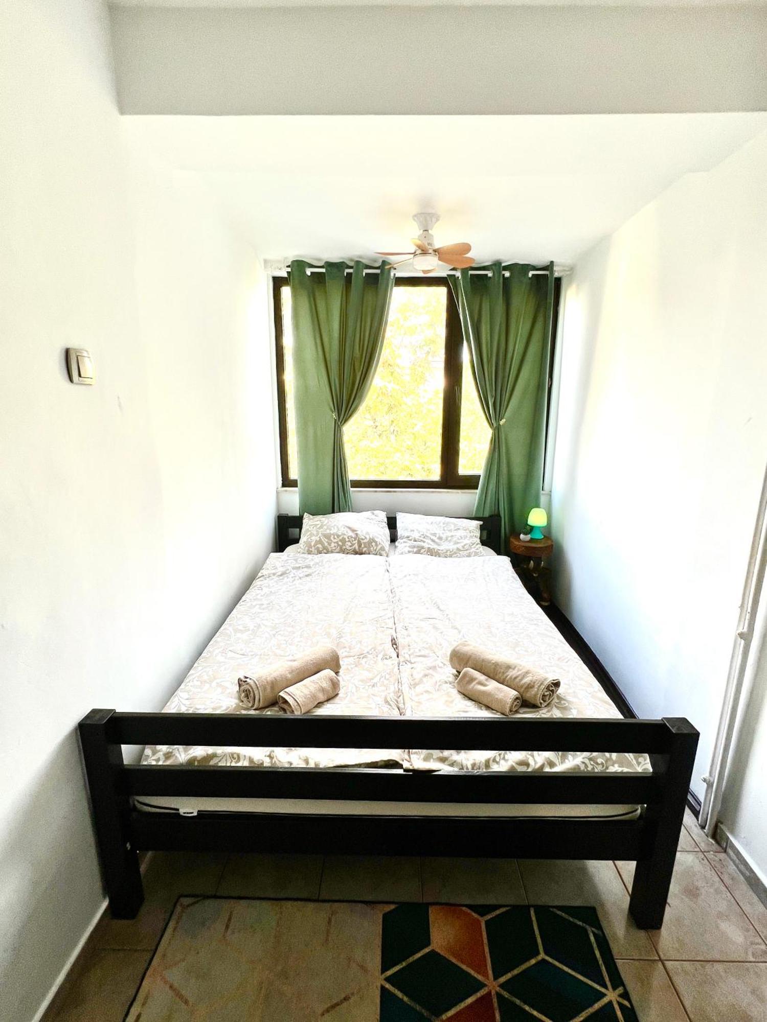 The Green Apartment - Free Parking София Екстериор снимка