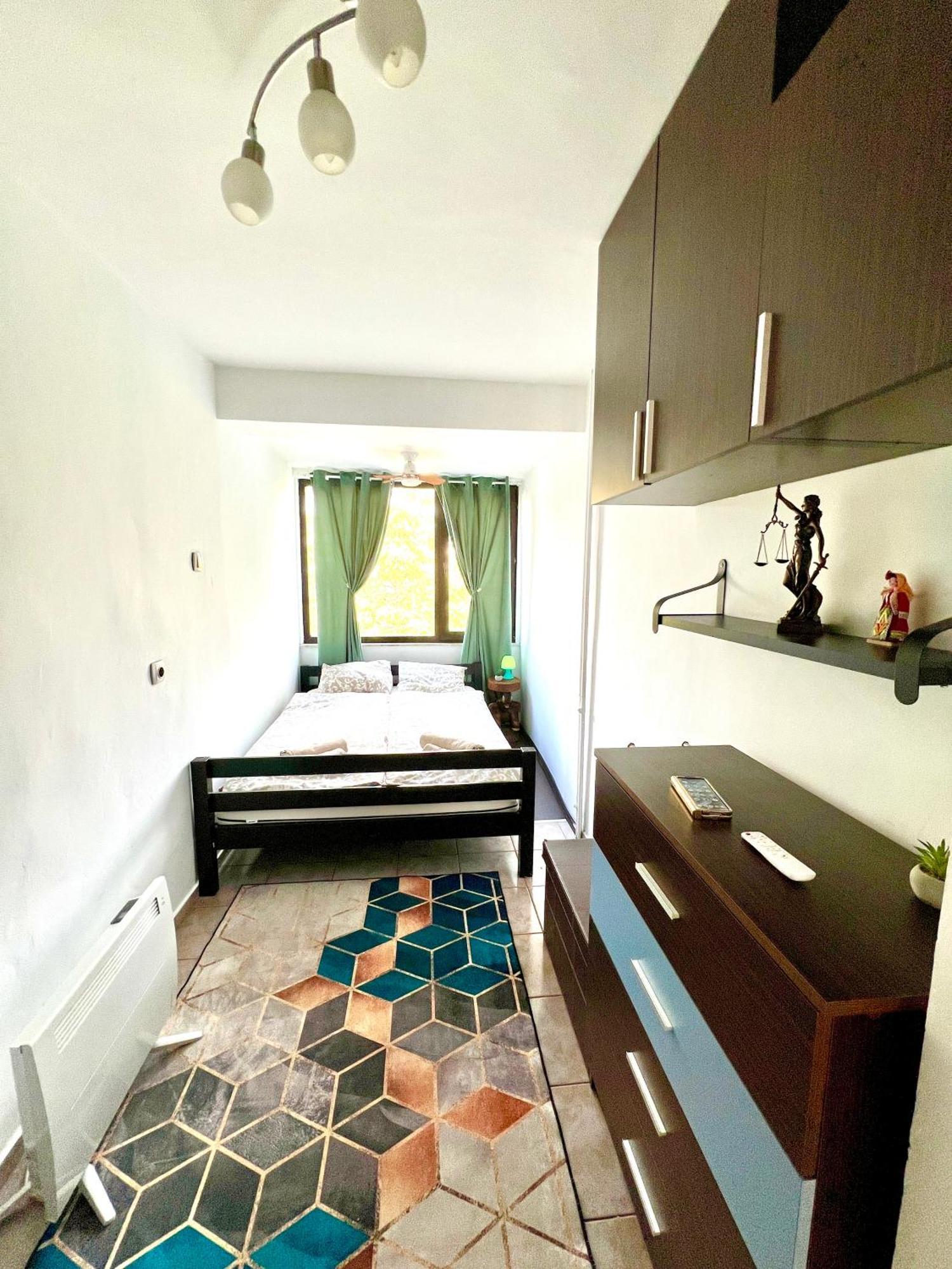 The Green Apartment - Free Parking София Екстериор снимка
